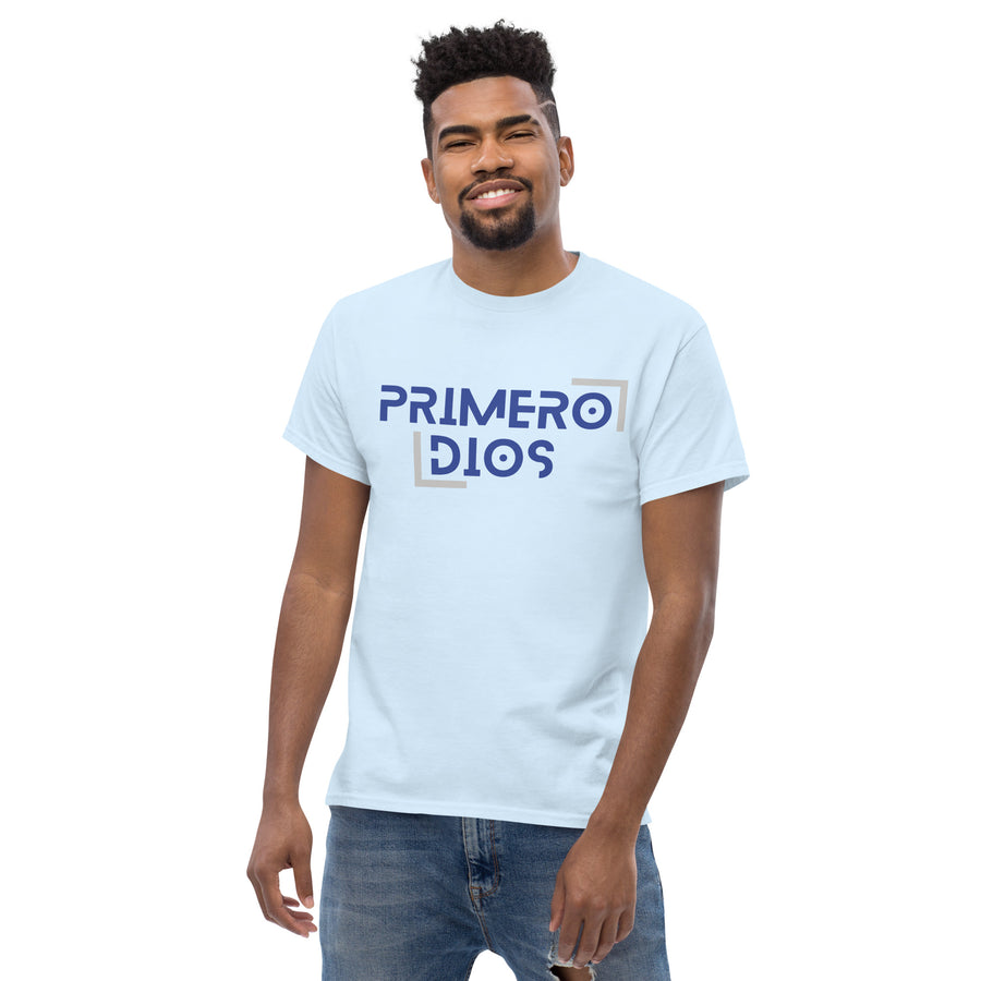Camiseta clásica unisex (Claro)- "Primero Dios"