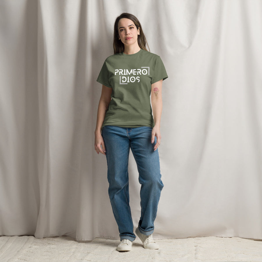 Camiseta clásica unisex (Oscuro)- "Primero Dios"