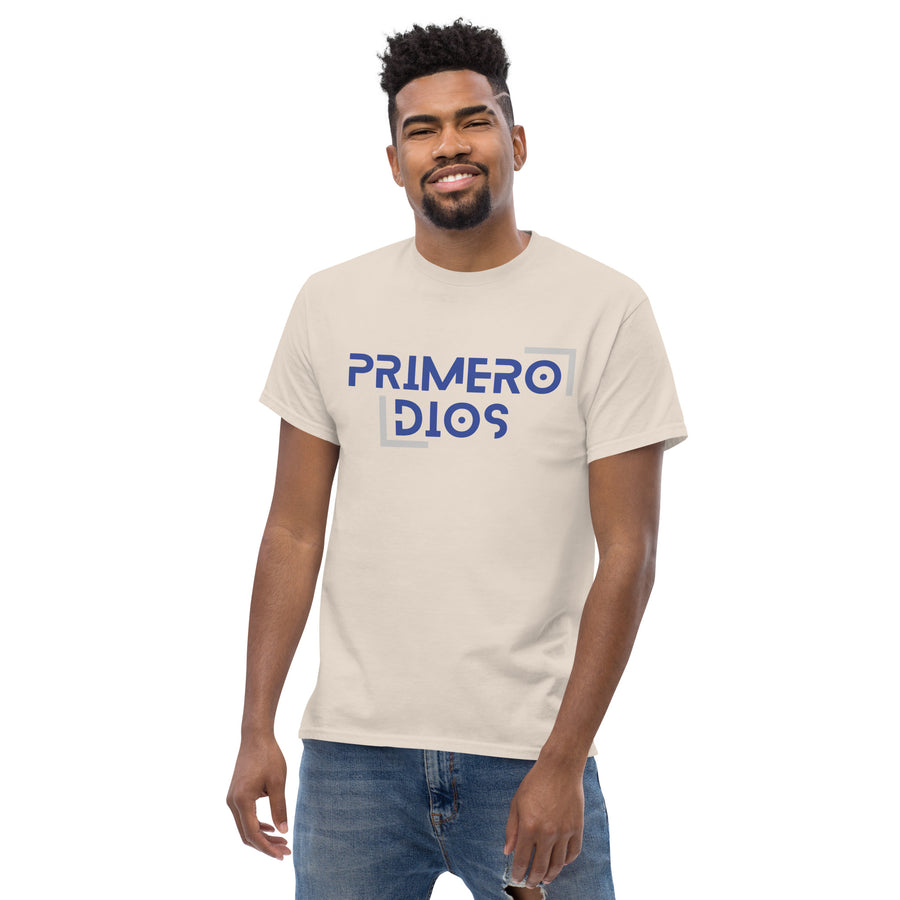 Camiseta clásica unisex (Claro)- "Primero Dios"