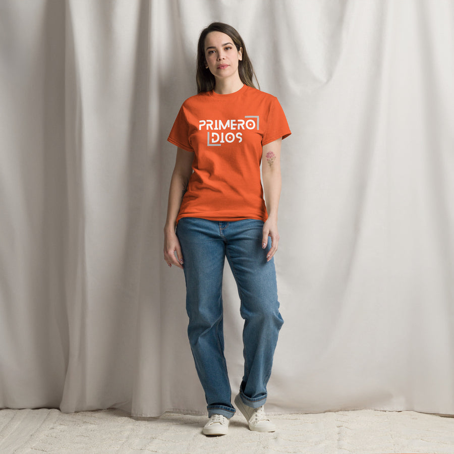 Camiseta clásica unisex (Oscuro)- "Primero Dios"