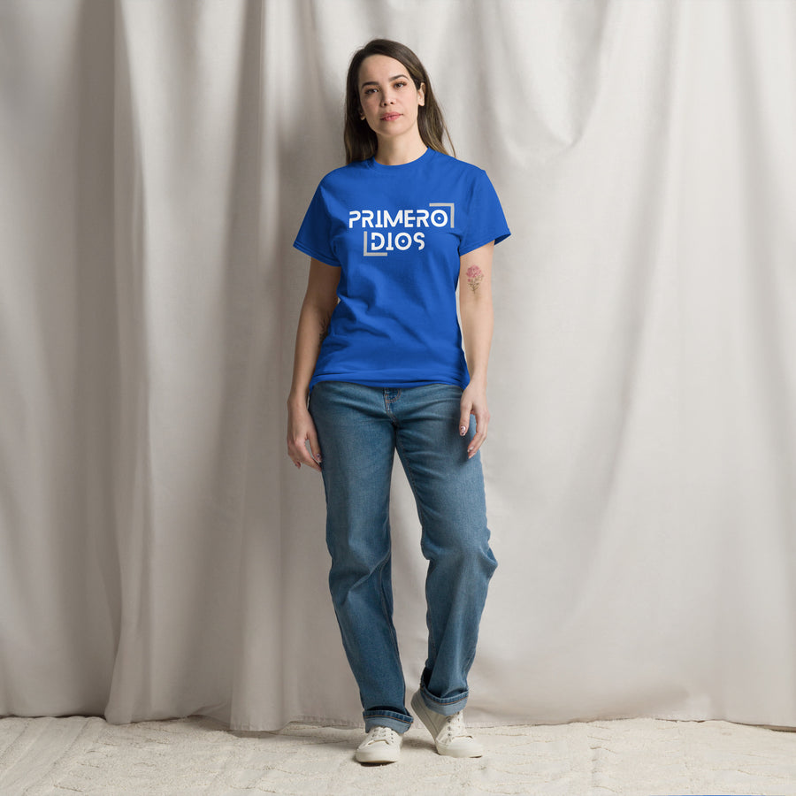 Camiseta clásica unisex (Oscuro)- "Primero Dios"