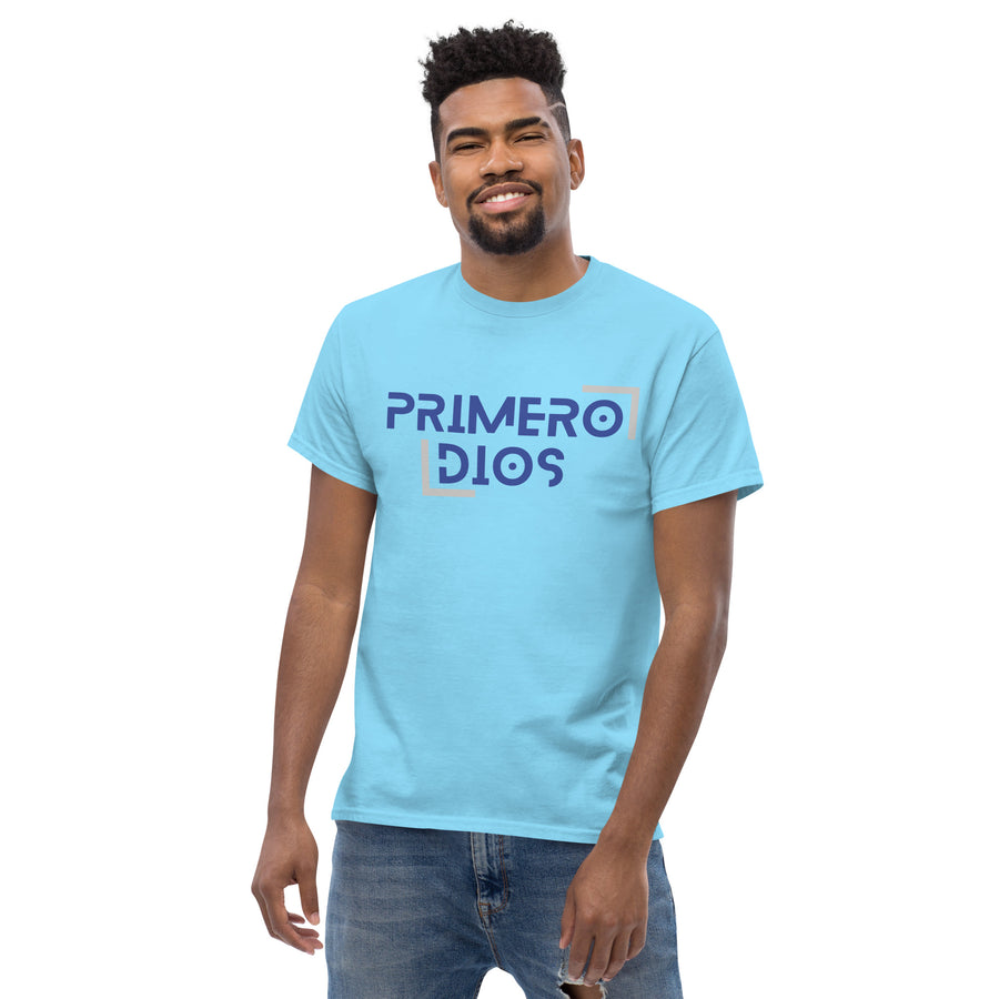 Camiseta clásica unisex (Claro)- "Primero Dios"