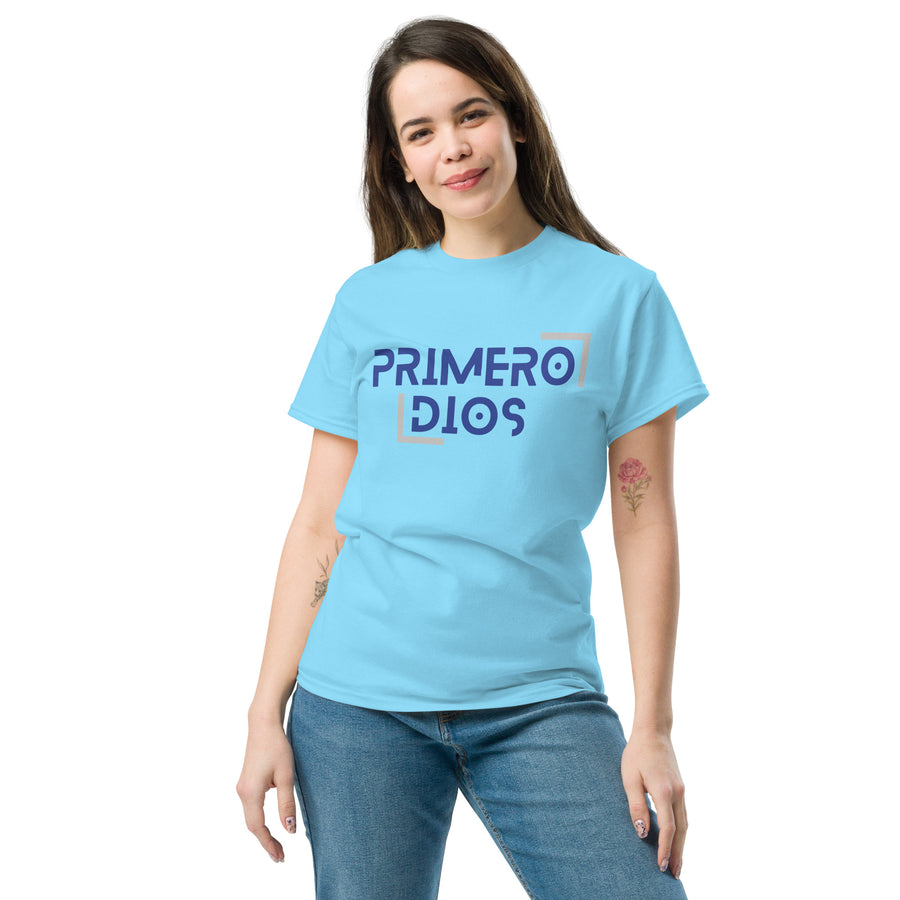 Camiseta clásica unisex (Claro)- "Primero Dios"